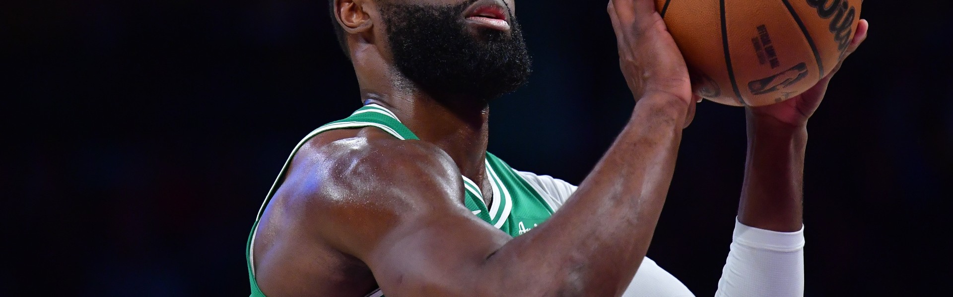 记者：奎塔的缺席让绿军没了守错防的资本 布朗整体进攻不够高效