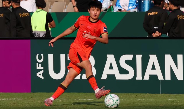 记者：浙江曾参与争夺杨希，海港给出标王转会费但工资不高