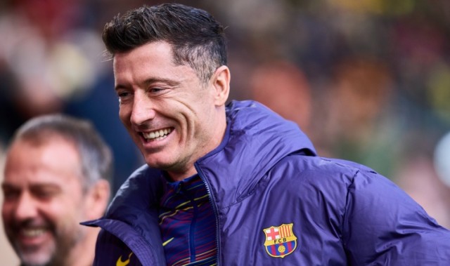 世界杯手机观看-西媒：莱万结束国家队比赛返回巴塞罗那，他已收到巴萨续约提案